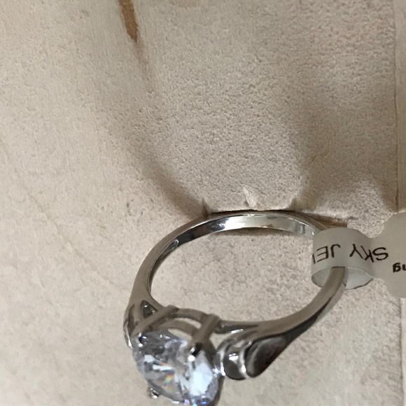 14K White Gold Polished Sawarovski Stone Ring - Picture 4 of 8